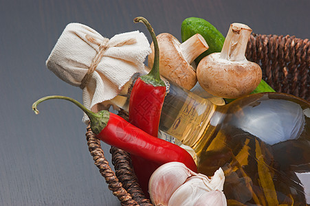 向日葵油和蔬菜餐厅文化国家液体香脂桌子烹饪菜单瓶子厨房图片