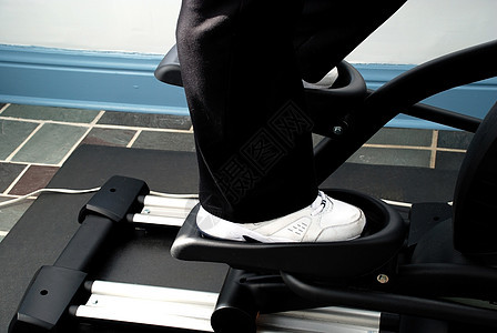 在锻练机中跑步机身体踏板跑步运动活动活力运动鞋椭圆机图片