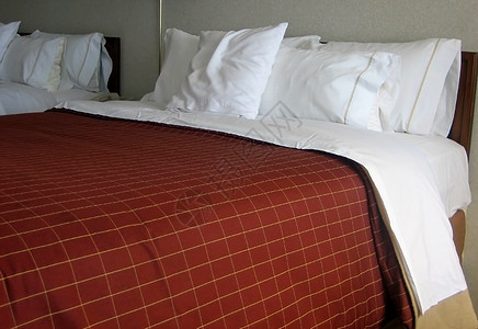 旅馆床床单房间客栈双人床款待客房枕头内饰酒店床头柜图片