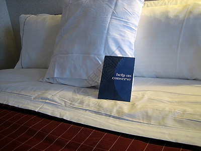 枕头商业旅行酒店客房床头柜内饰旅游双人床被子睡眠图片