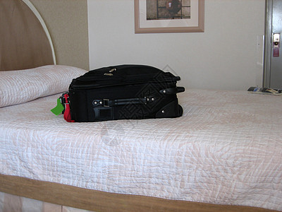 旅行者汽车床单酒店旅馆房间衣服款待手提箱游客大床图片