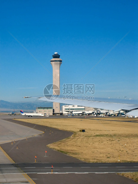 机场和飞机鸟瞰图跑道运输航空旅游交通游客商业航空公司飞行图片