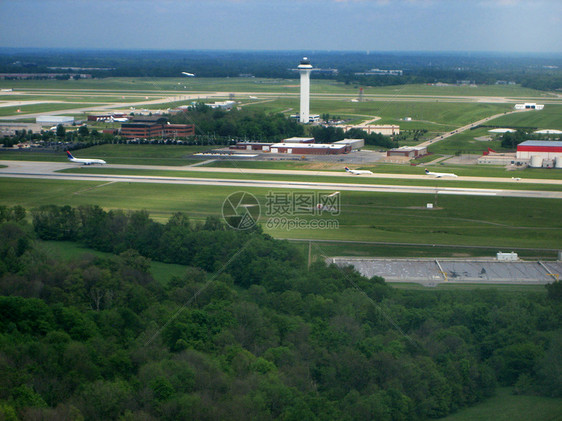 空中机场飞行鸟瞰图地理旅行运输飞机航空天线跑道地面图片