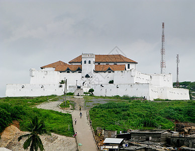 阿克拉附近加纳的俘虏坡道壁垒脚步港口第三世界据点建筑物海岸村庄图片