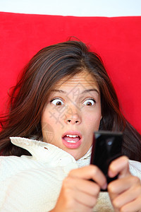 短信技术细胞沙发女孩乐趣青少年消息震惊女性女士图片
