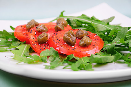 沙律 配有新鲜西红柿 披风和花粉沙拉美味产品胡椒烹饪自助餐健康饮食装饰健身午餐图片