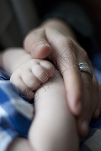 新出生婴儿的手图片