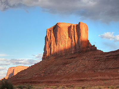 美国古迹谷 2004年8月地标沙漠风景国家悬崖高原台面岩石红色蓝色图片