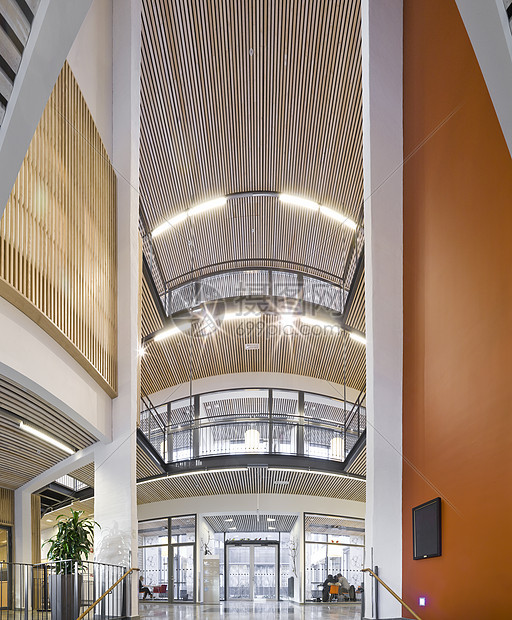 现代内地大堂结构商业天花板阴影正方形木地板楼梯创新建筑学图片