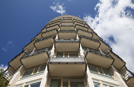 向蓝天空建设现代建筑结构住宅水平开发建筑学风光城市阳台房地产低角度图片