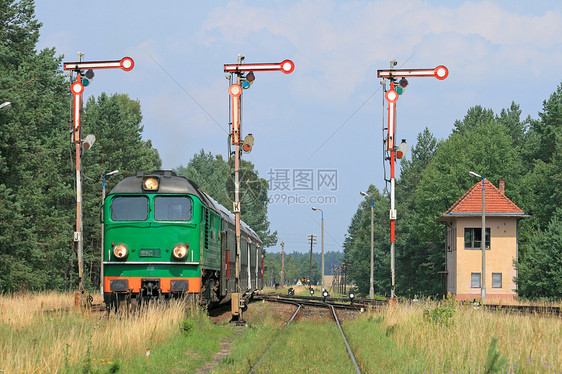 客乘火车车辆农村引擎爱好风景铁路假期列车抛光旅客图片