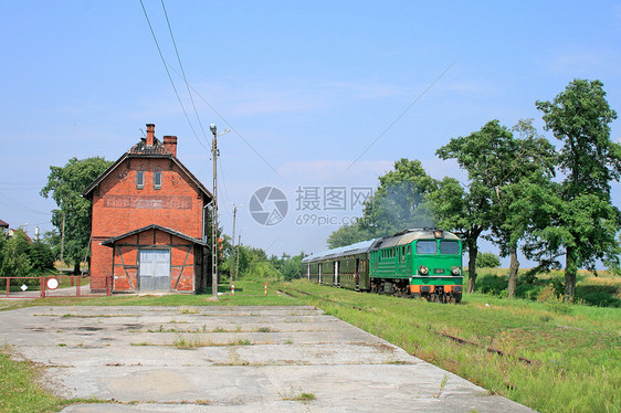 客乘火车抛光铁路农村爱好建筑假期风景车辆机车日光图片