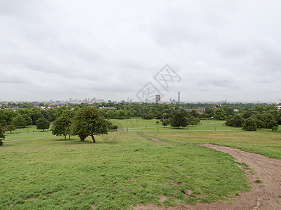 伦敦普里姆罗斯山草地公园蓝色绿色英语爬坡道树木天空植被天际图片