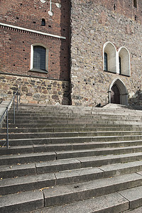 一座大教堂的楼梯图片