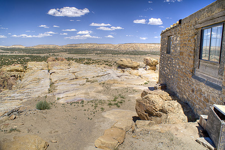 从 Acoma 天空城查看房子城市旅游建筑部落文明天空土坯村庄游客背景图片