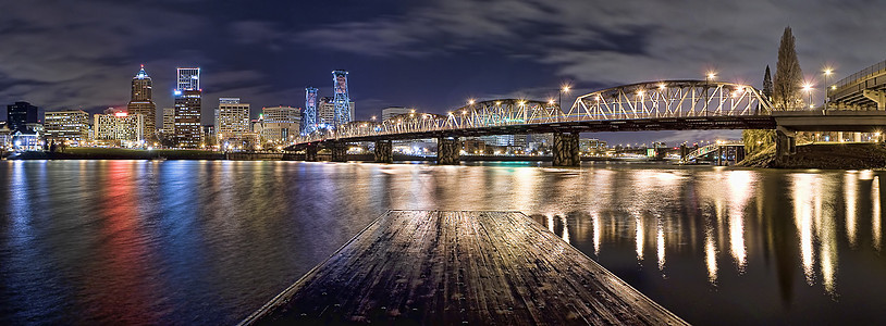 夜间波特兰俄勒冈州全景建筑物天际风景高楼建筑学天空反思景观场景城市图片