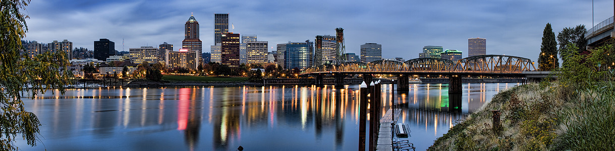 美国俄勒冈州波特兰的全景高楼天空建筑学场景景观反思蓝色反射建筑物旅行图片