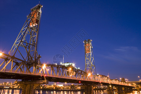 俄勒冈州波特兰钢桥夜景图片
