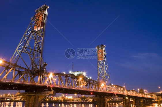 俄勒冈州波特兰钢桥夜景图片