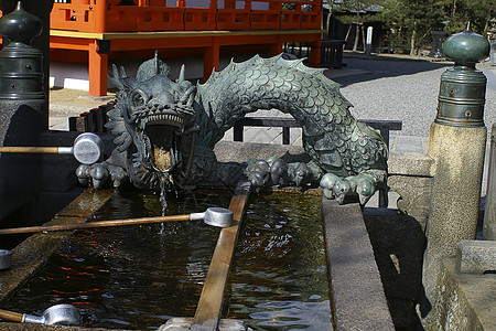 日本净化不老泉照片日本木头传统宗教冲洗仪式旅游寺庙信仰喷泉神社图片