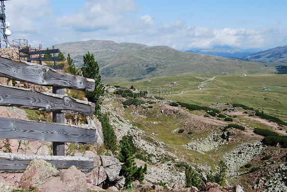 山区地貌天空镜子阳光登山岩石全景环境森林风景地块图片