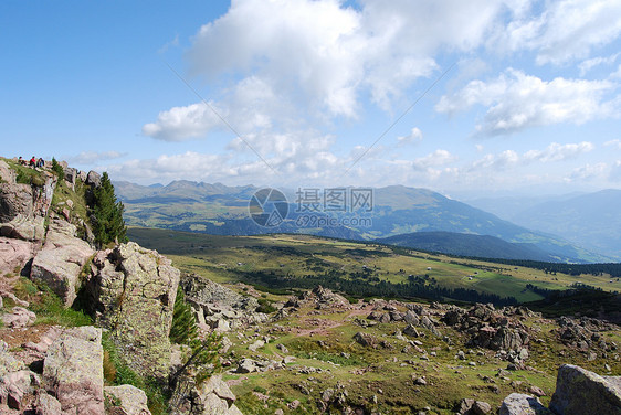 山区地貌岩石蓝色登山风景高地环境全景反射天空晴天图片