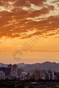 阴云的日落城市风景地标住宅旅行场景建筑大厦天际市中心图片