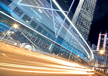 夜光追踪现代建筑背景在香港的清川州洪康蓝色城市戏剧性摩天大楼车辆汽车街道旅行运动市中心图片