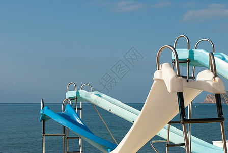海滩游乐设备梯子喜悦海滨乐园溜槽晴天乐趣蓝色阳光操场图片
