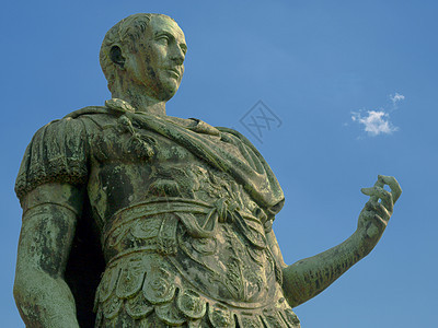 罗马雕像蓝色青铜天空金属艺术雕塑投掷图片