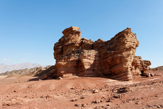 岩石沙漠中经风热的橙色岩石橙子游客城堡干旱雕刻石头红色风化丘陵悬崖图片