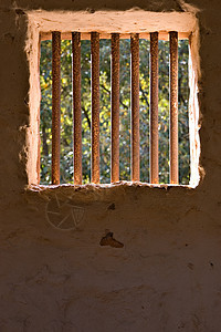 监狱牢房绿色树木照片遗产自由窗户酒吧图片