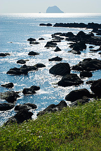 岩海滨 阳光照耀的太阳光反射天气海浪海岸紫色风景日落假期旅行岩石场景图片