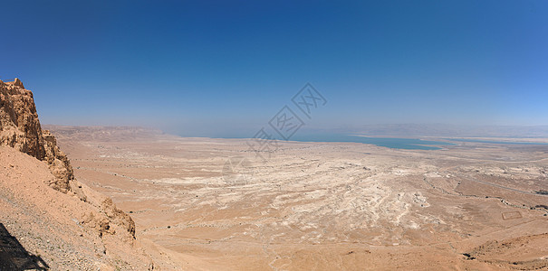 从马萨达堡垒看到死海附近的沙漠景观橙子砂岩黄色视角环境死海石头岩石全景棕色图片
