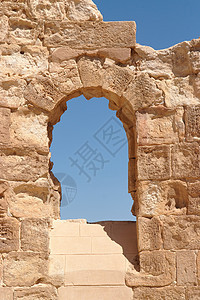 古老的石头拱形窗口图片