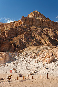 以色列蒂姆纳国家公园沙漠中风湿沙石山(Timna)图片