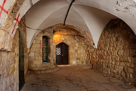 耶路撒冷旧城圣墓教堂附近古老的古老大路口;图片
