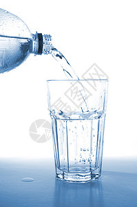 瓶装水健康食物白色玻璃瓶子流动饮料器皿图片