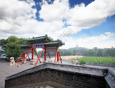 北京紫禁城附近的Beihai公园狮子历史文化皇帝游客地标公园居民寺庙多样性图片
