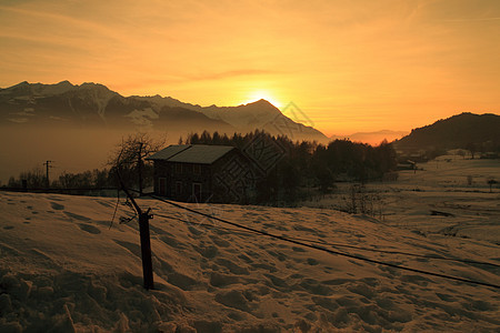 阿尔卑斯山和日落图片