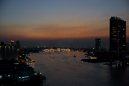 曼谷深夜的Chao Praya河运输血管建筑高楼城市首都建筑学黑色景观图片