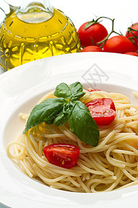 有番茄的意大利面食谱刀具美食蔬菜面条草本植物食物小麦营养烹饪图片