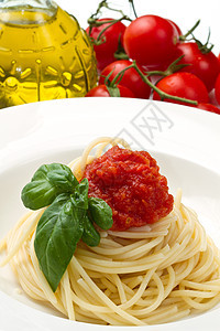 有番茄的意大利面美食面条营养草本植物刀具餐厅盘子蔬菜小麦烹饪图片