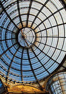 米兰豪华美术馆艺术中心购物圆顶旅行金属建筑窗户反射天炉图片