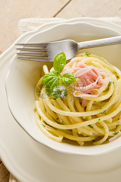 面粉加酸奶油和火腿美食树叶香料芳香香草美味木桌香气面条叶子图片