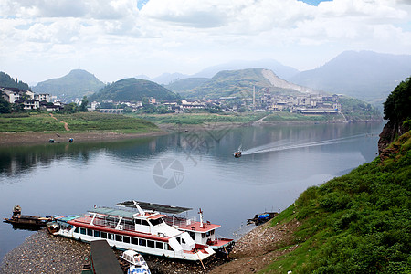 a 中国少数民族村景色乡村少数民族村庄吸引力农村电影房子溪流风景图片