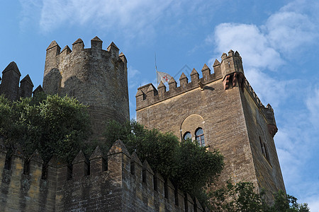 西班牙的中世纪城堡蓝色堡垒多云房子天空建筑墙壁旅行历史历史性图片