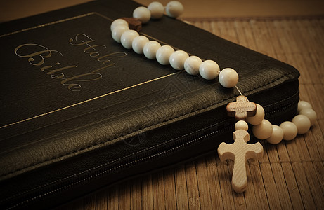 圣经棕色祷告珠子宗教信仰上帝图片