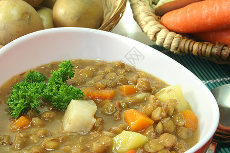 冷冻炖菜香菜蔬菜扁豆土豆豆类芹菜午餐棕色图片