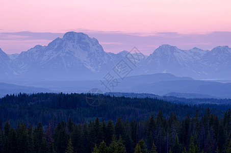 美国怀俄明州泰顿县大泰顿国家公园的Teton山脉和森林山脊日落风景山脉顶峰高山天空图片